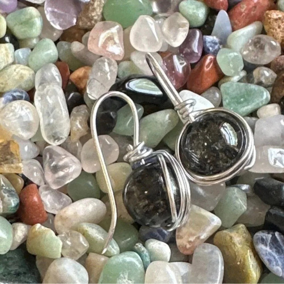 Alquimia Silver and Black Earrings - Picture 2 of 2